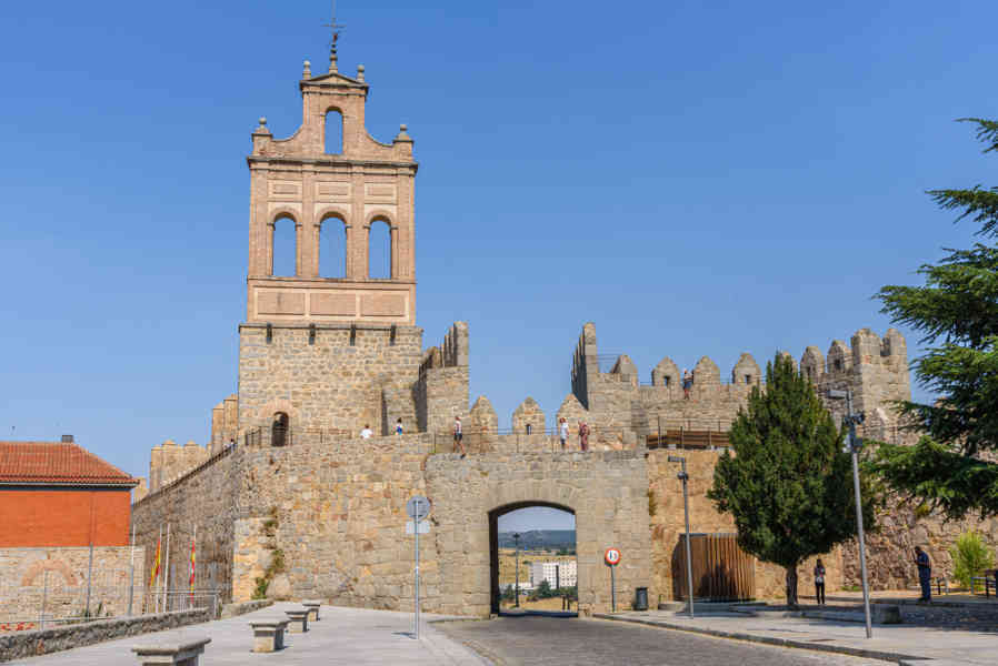 Ávila 008 - muralla - Arco del Carmen.jpg